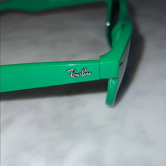 Custom Ray-Ban Green Sunglasses with mirrored silver lenses - Picture 4 of 10
